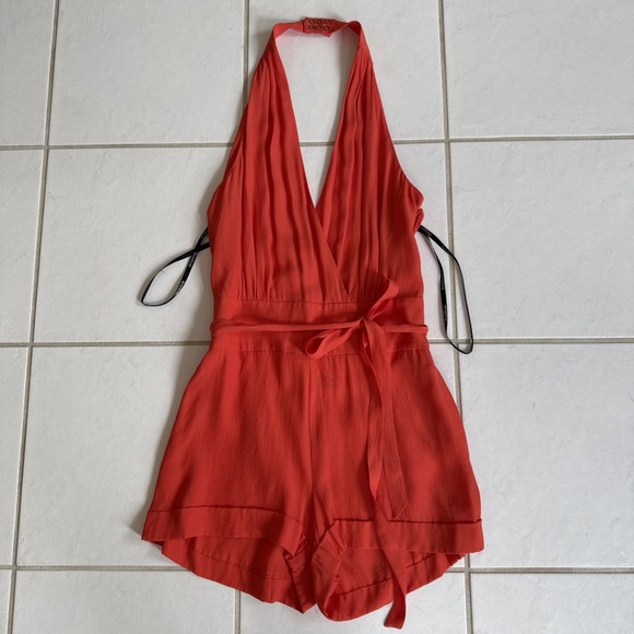 Bebe Coral Lisbeth Crepe Romper Halter Neck Size XS Sexy Orange Tie Waist Cuffed - Picture 1 of 13